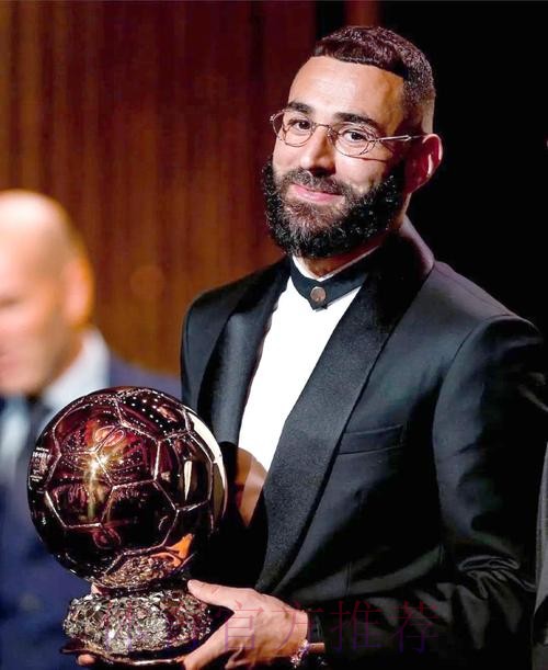 瓦尔布埃纳:我不怨恨本泽马 他完全配得上金球奖